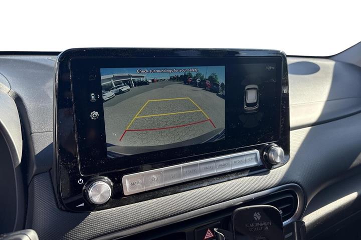 Grå Hyundai Kona fra 2023