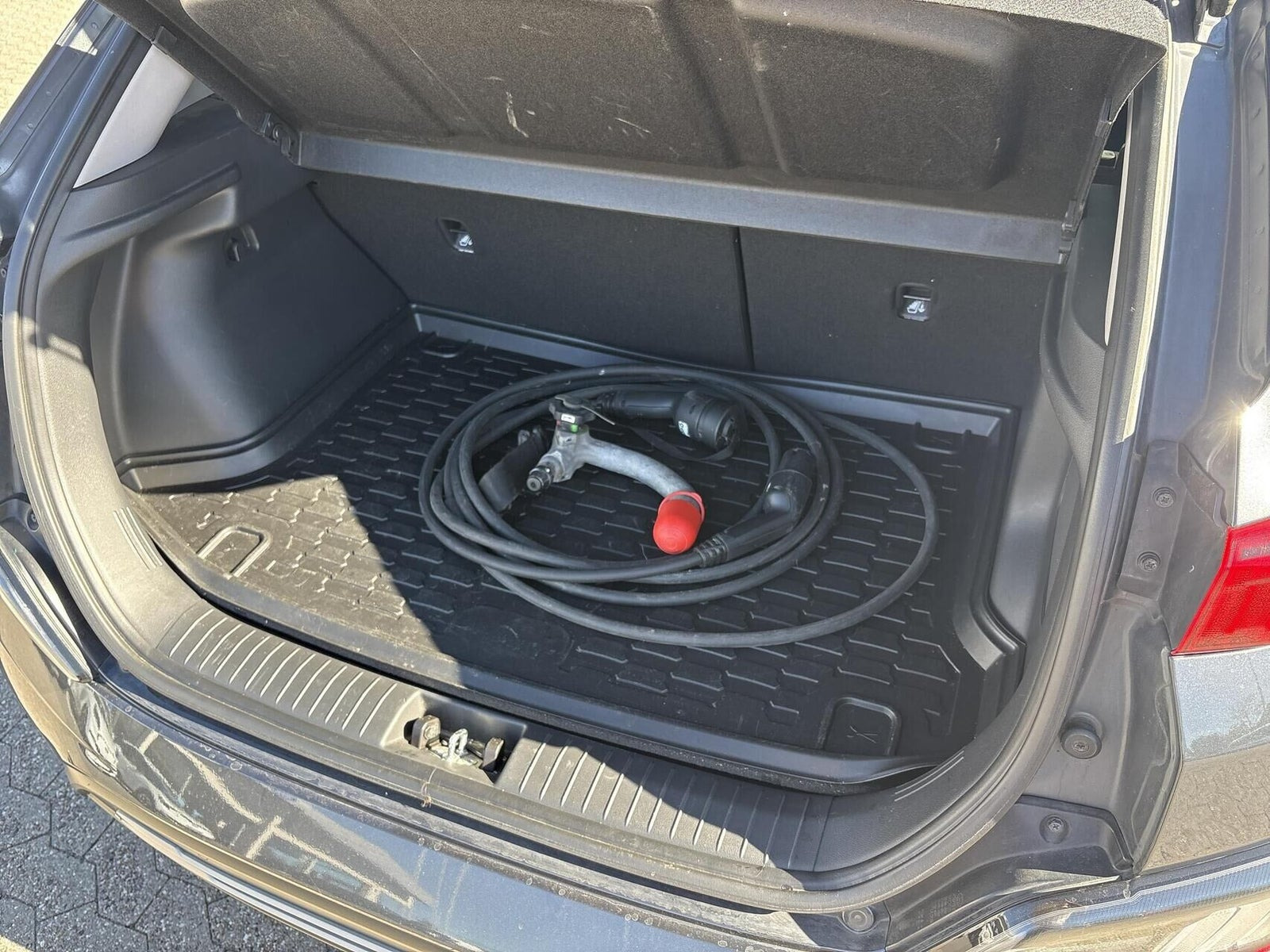 Grå Hyundai Kona fra 2023