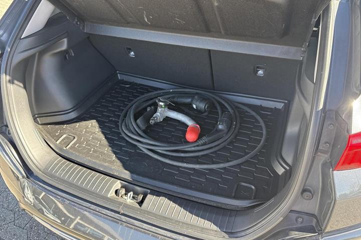 Grå Hyundai Kona fra 2023