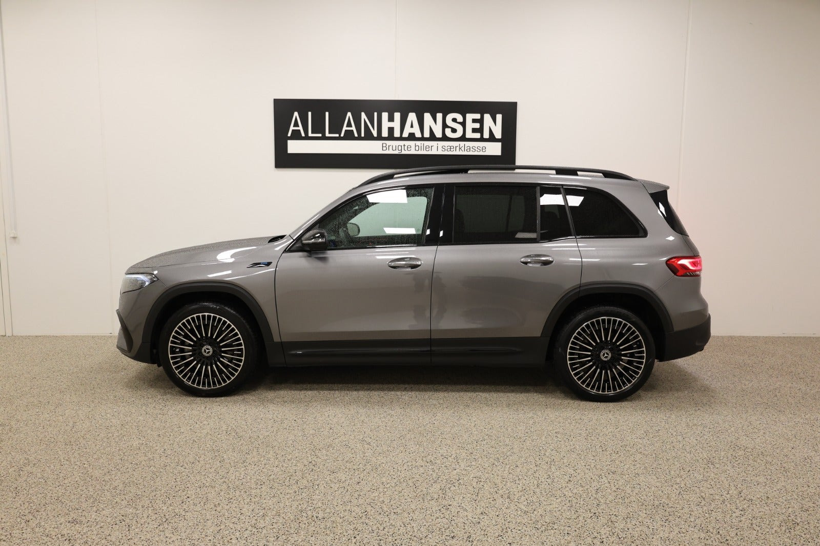Sort Mercedes EQB350 fra 2022