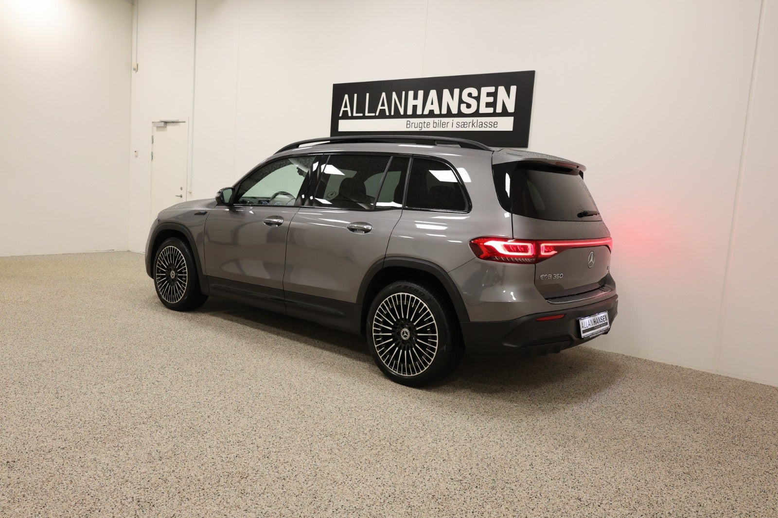 Sort Mercedes EQB350 fra 2022