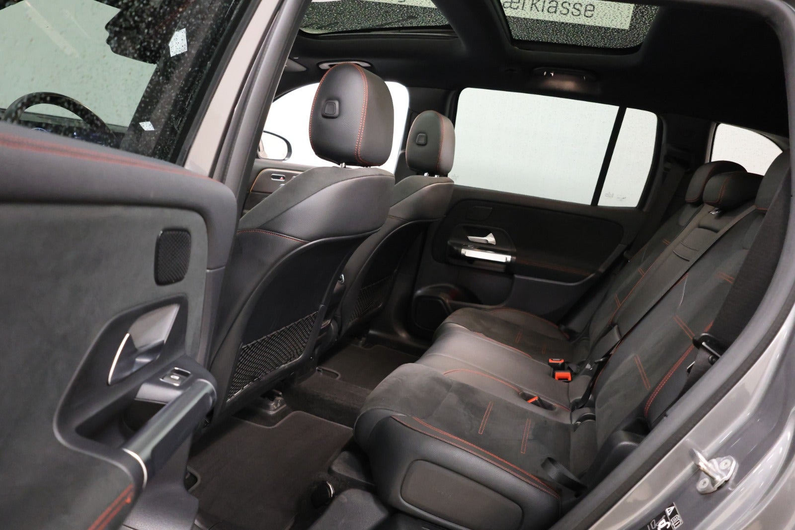 Sort Mercedes EQB350 fra 2022