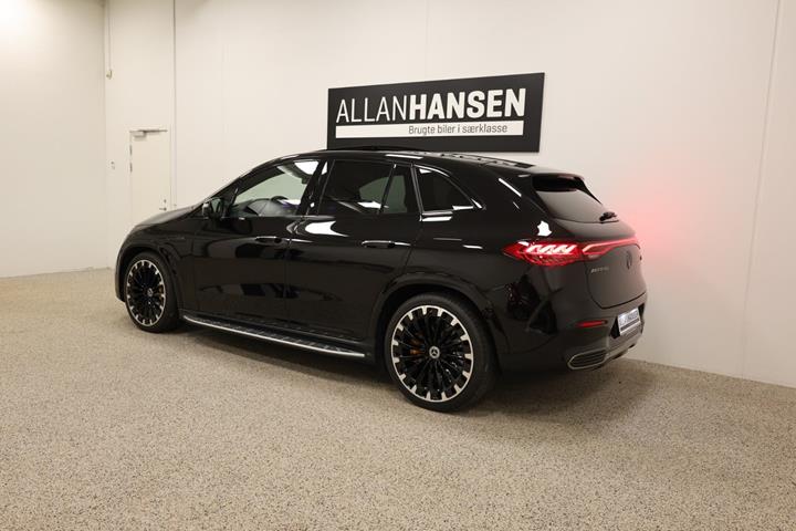 Sort Mercedes EQE43 SUV fra 2023