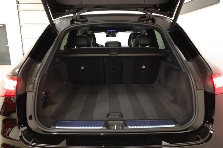 Sort Mercedes EQE43 SUV fra 2023