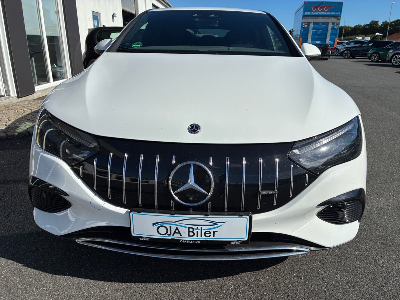 Hvid Mercedes EQE300 fra 2023