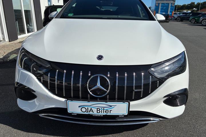 Hvid Mercedes EQE300 fra 2023