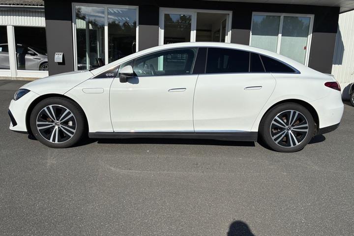 Hvid Mercedes EQE300 fra 2023