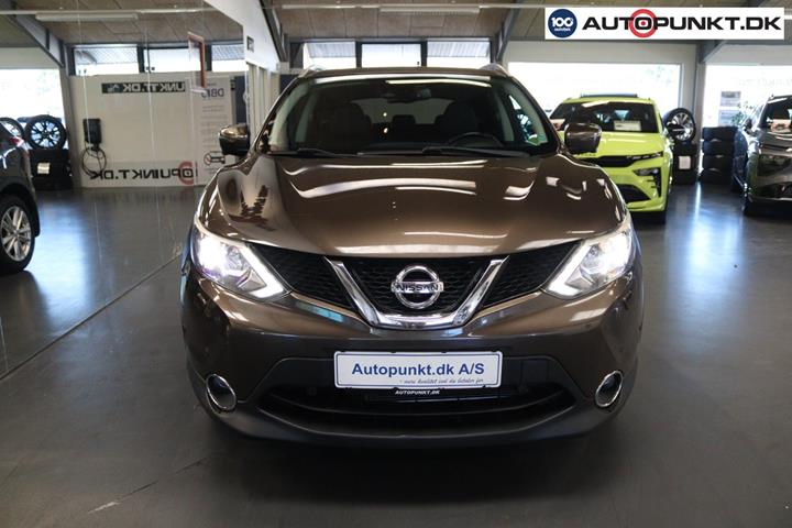 Brun Nissan Qashqai fra 2016