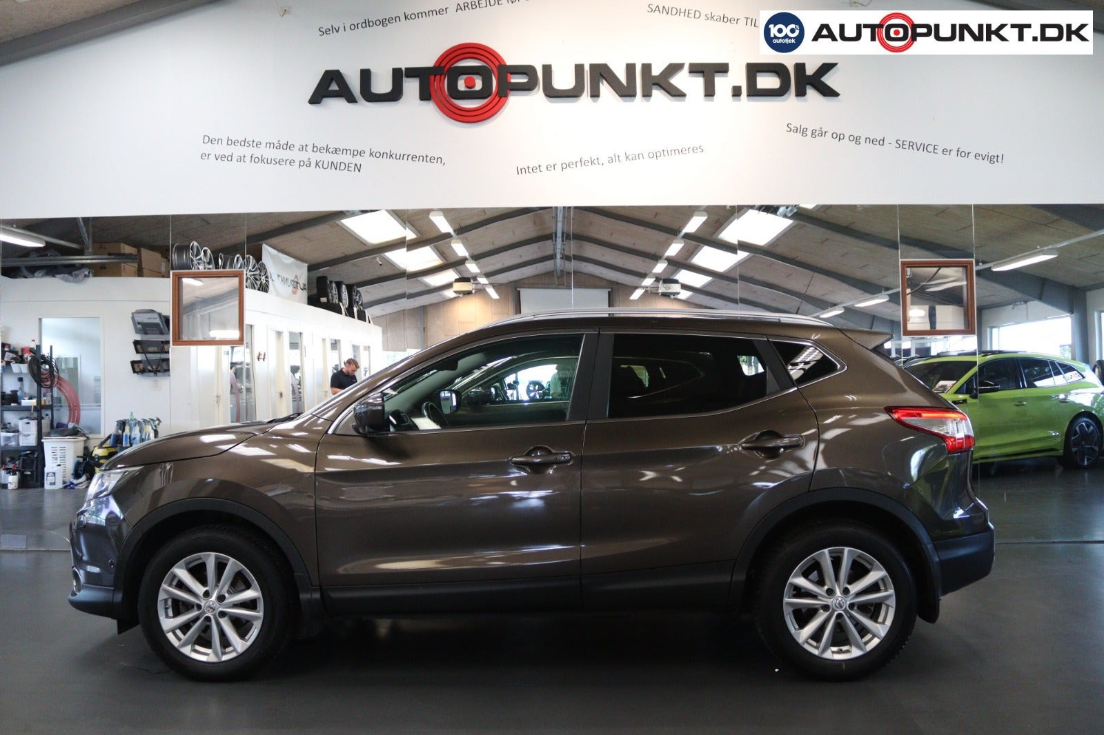 Brun Nissan Qashqai fra 2016