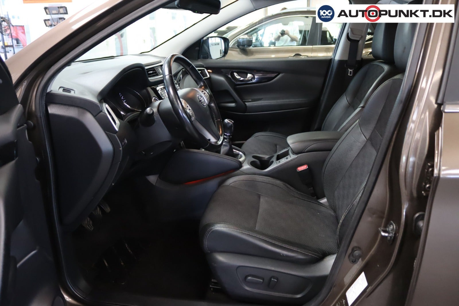 Brun Nissan Qashqai fra 2016