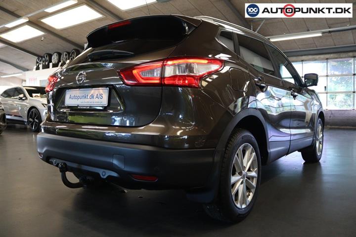 Brun Nissan Qashqai fra 2016