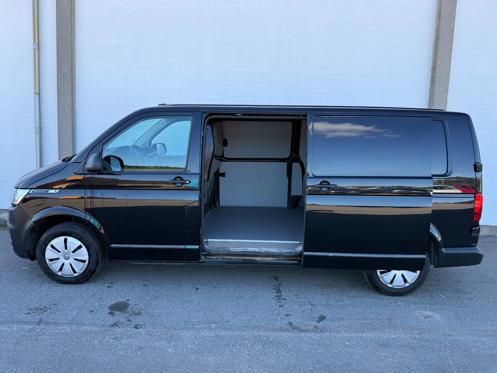 VW Transporter 2,0 TDi 150 Kassevogn lang