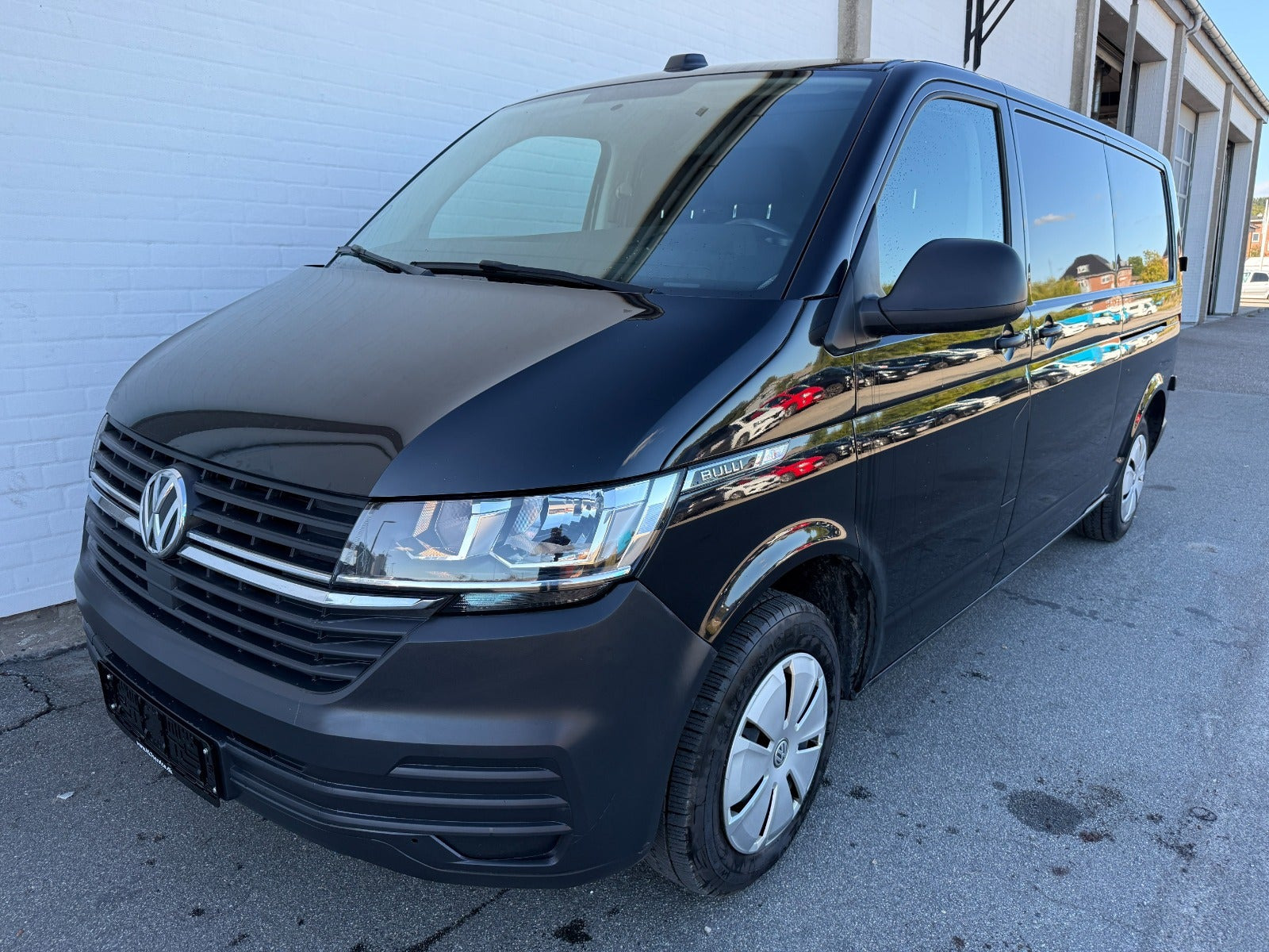 Sort VW Transporter fra 2021