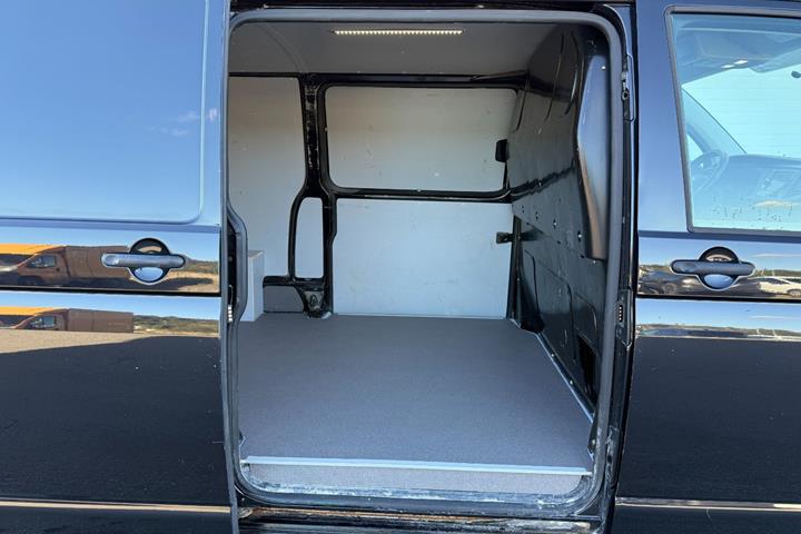 Sort VW Transporter fra 2021