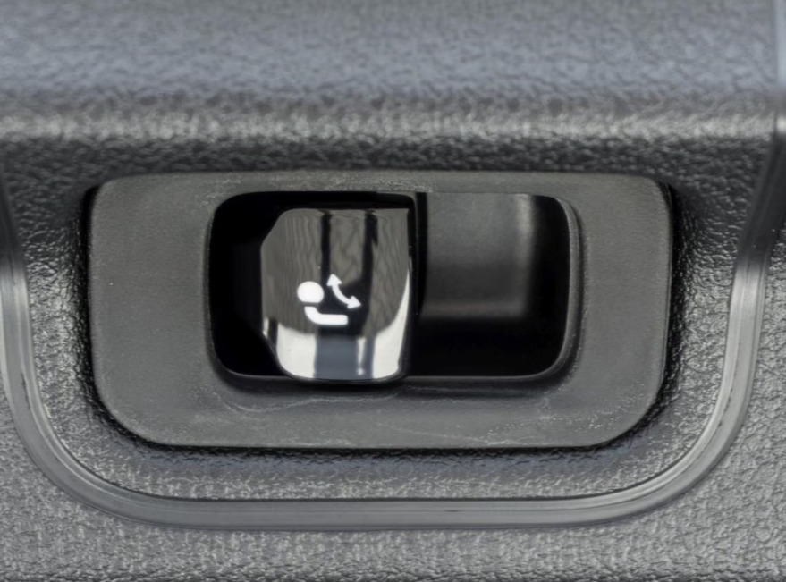 Hvid Mercedes EQE300 fra 2025