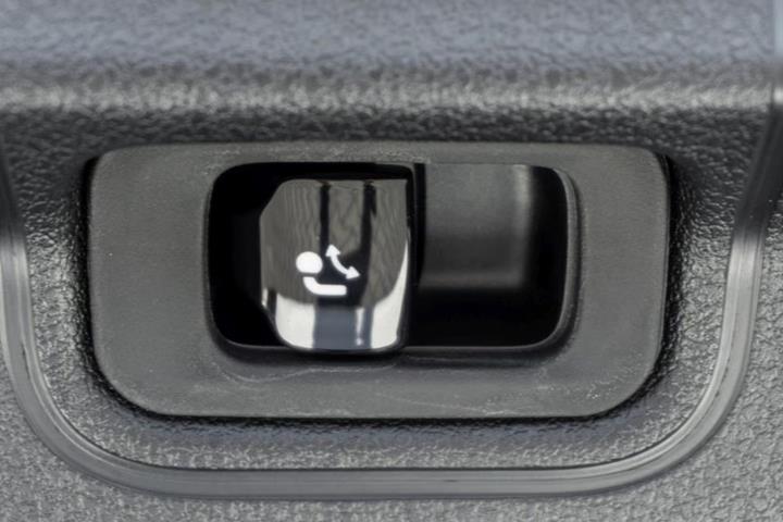 Hvid Mercedes EQE300 fra 2025