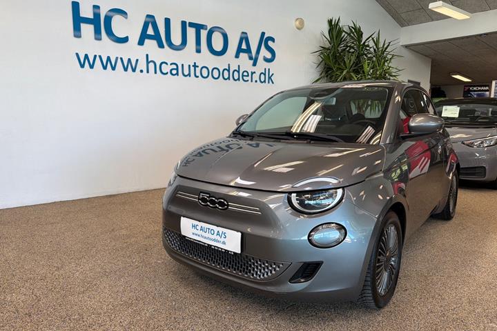 Grå Fiat 500e fra 2021