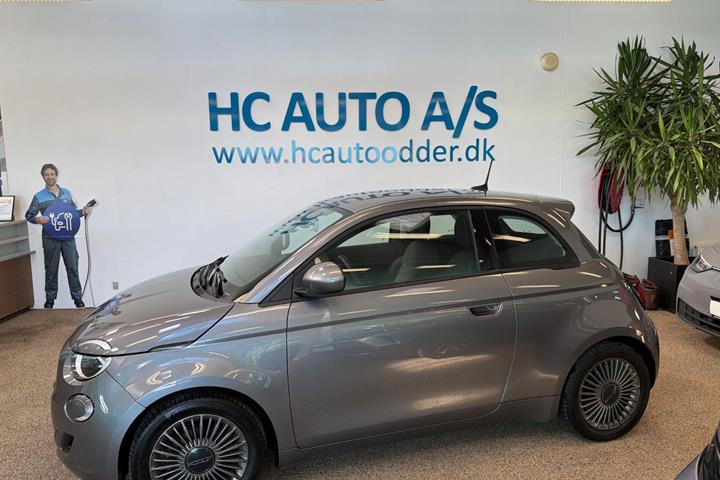 Grå Fiat 500e fra 2021