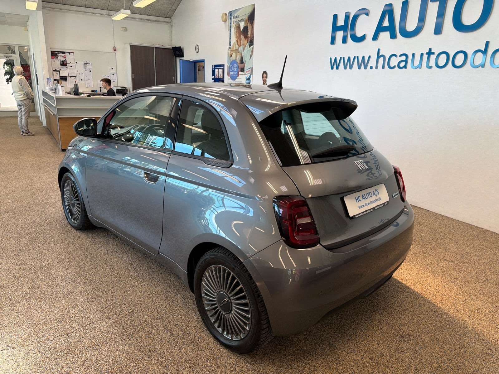 Grå Fiat 500e fra 2021