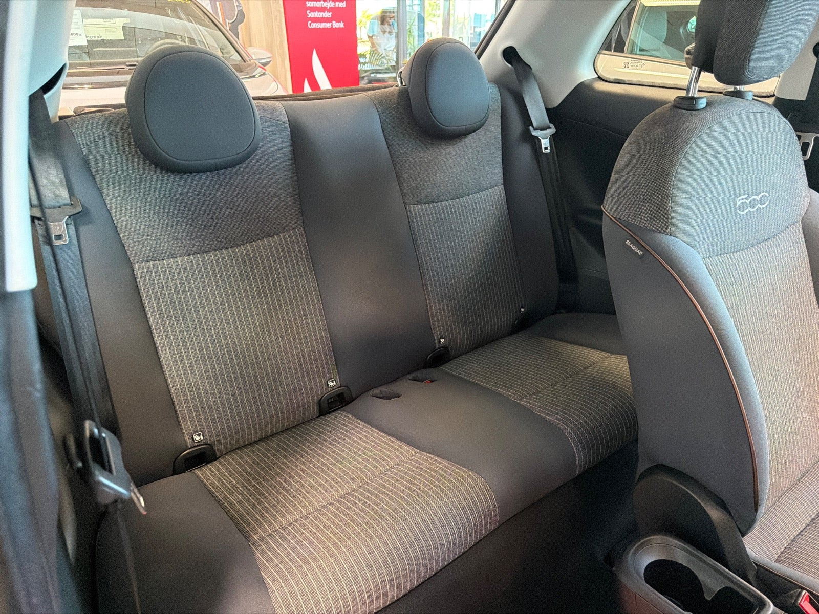 Grå Fiat 500e fra 2021