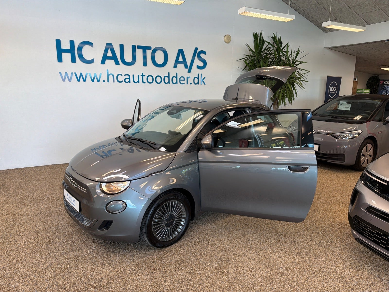 Grå Fiat 500e fra 2021