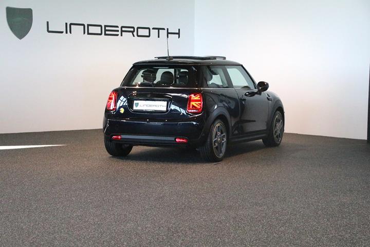 Blå Mini Cooper SE fra 2023