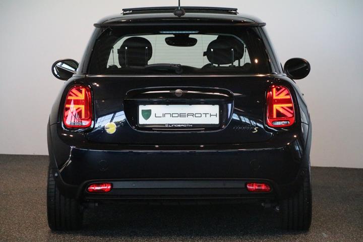 Blå Mini Cooper SE fra 2023