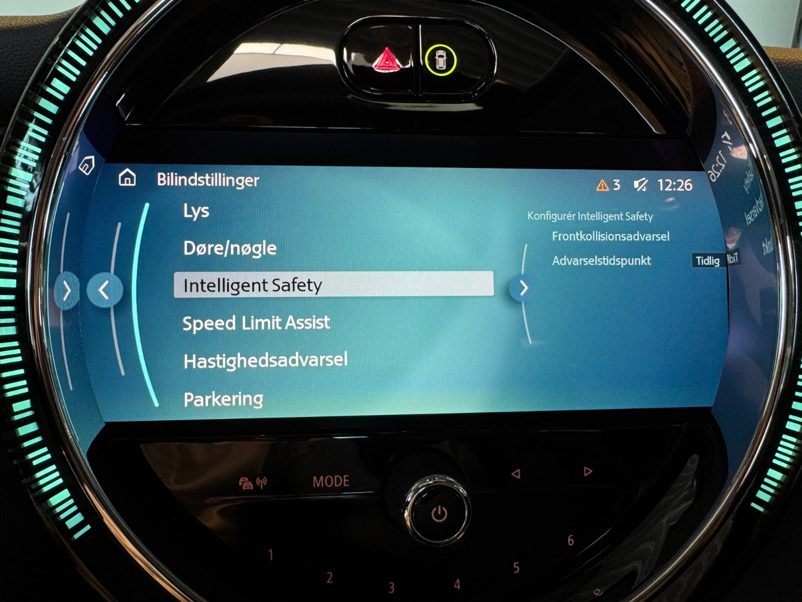 Blå Mini Cooper SE fra 2023