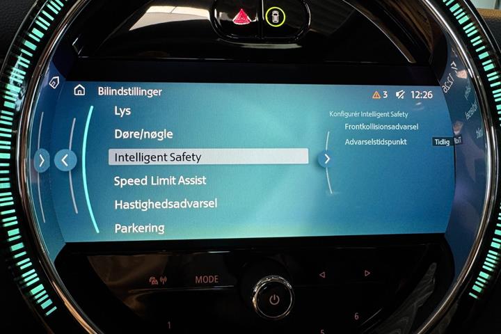 Blå Mini Cooper SE fra 2023