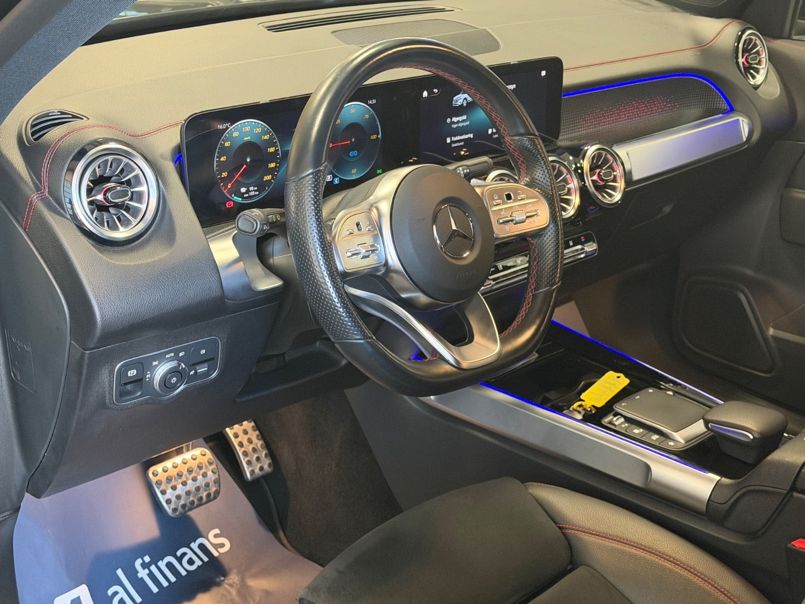 Sort Mercedes EQB250+ fra 2023