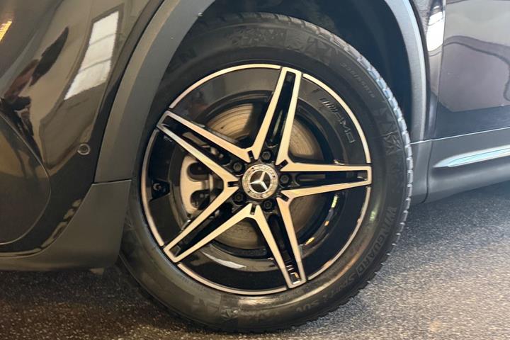 Sort Mercedes EQB250+ fra 2023