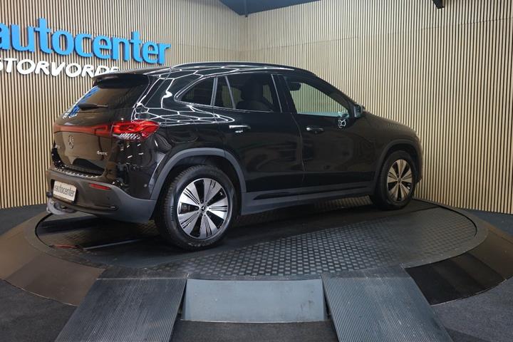 Sort Mercedes EQA350 fra 2023