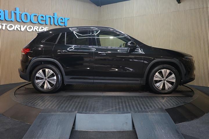 Sort Mercedes EQA350 fra 2023