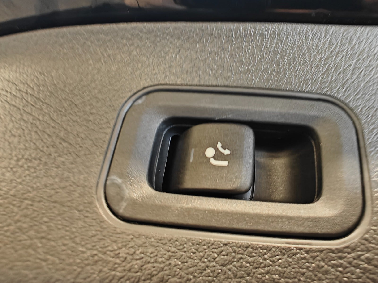 Sort Mercedes EQA350 fra 2023