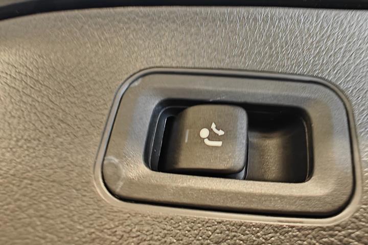 Sort Mercedes EQA350 fra 2023