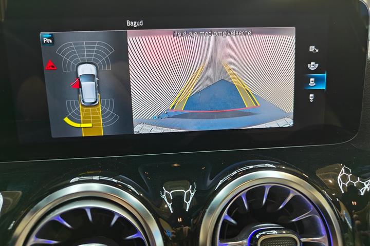 Sort Mercedes EQA350 fra 2023