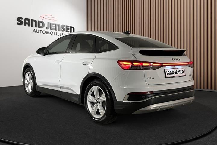 Hvid Audi Q4 e-tron fra 2022