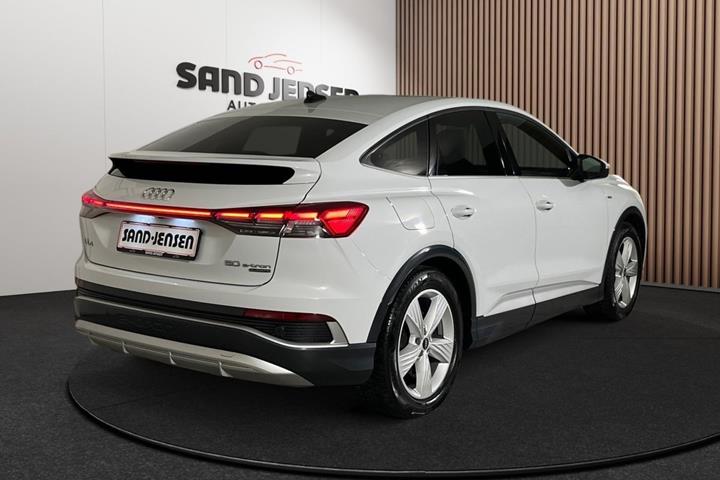 Hvid Audi Q4 e-tron fra 2022