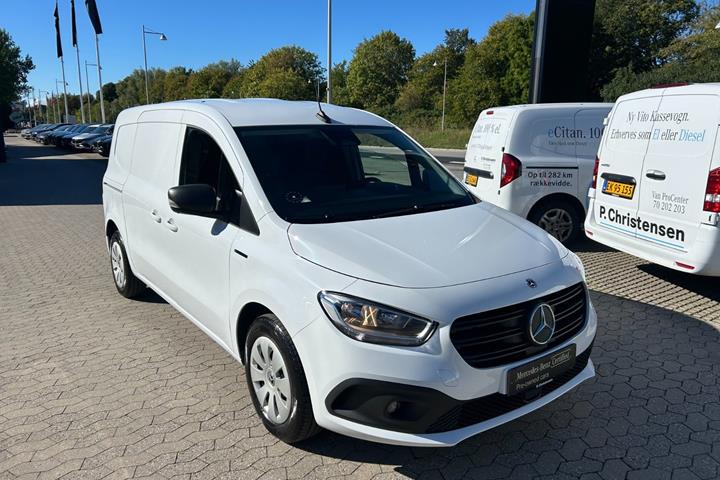 Hvid Mercedes eCitan fra 2025