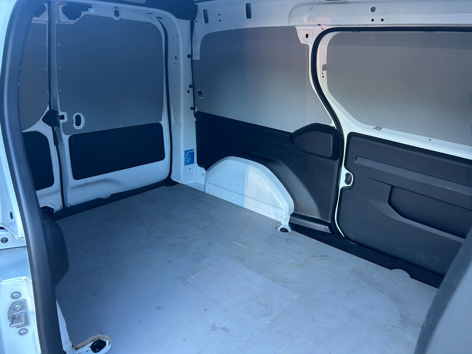 Hvid Mercedes eCitan fra 2025