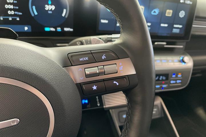 Blå Hyundai Kona fra 2024