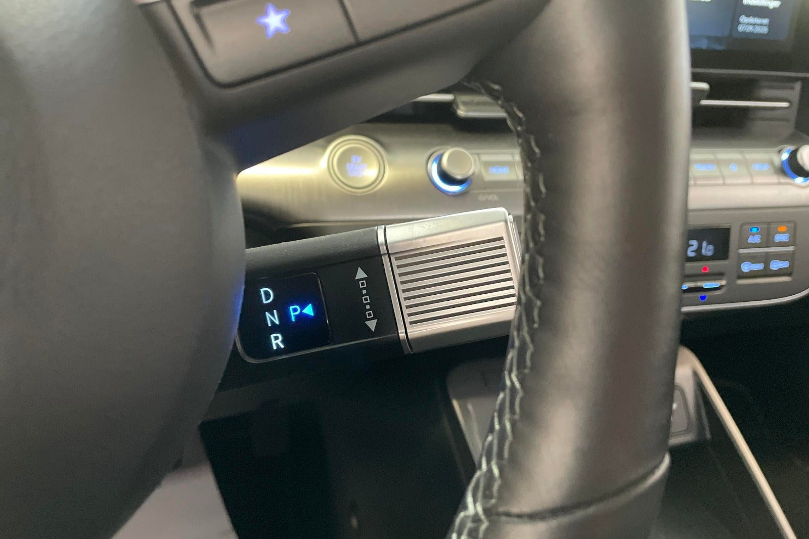 Blå Hyundai Kona fra 2024