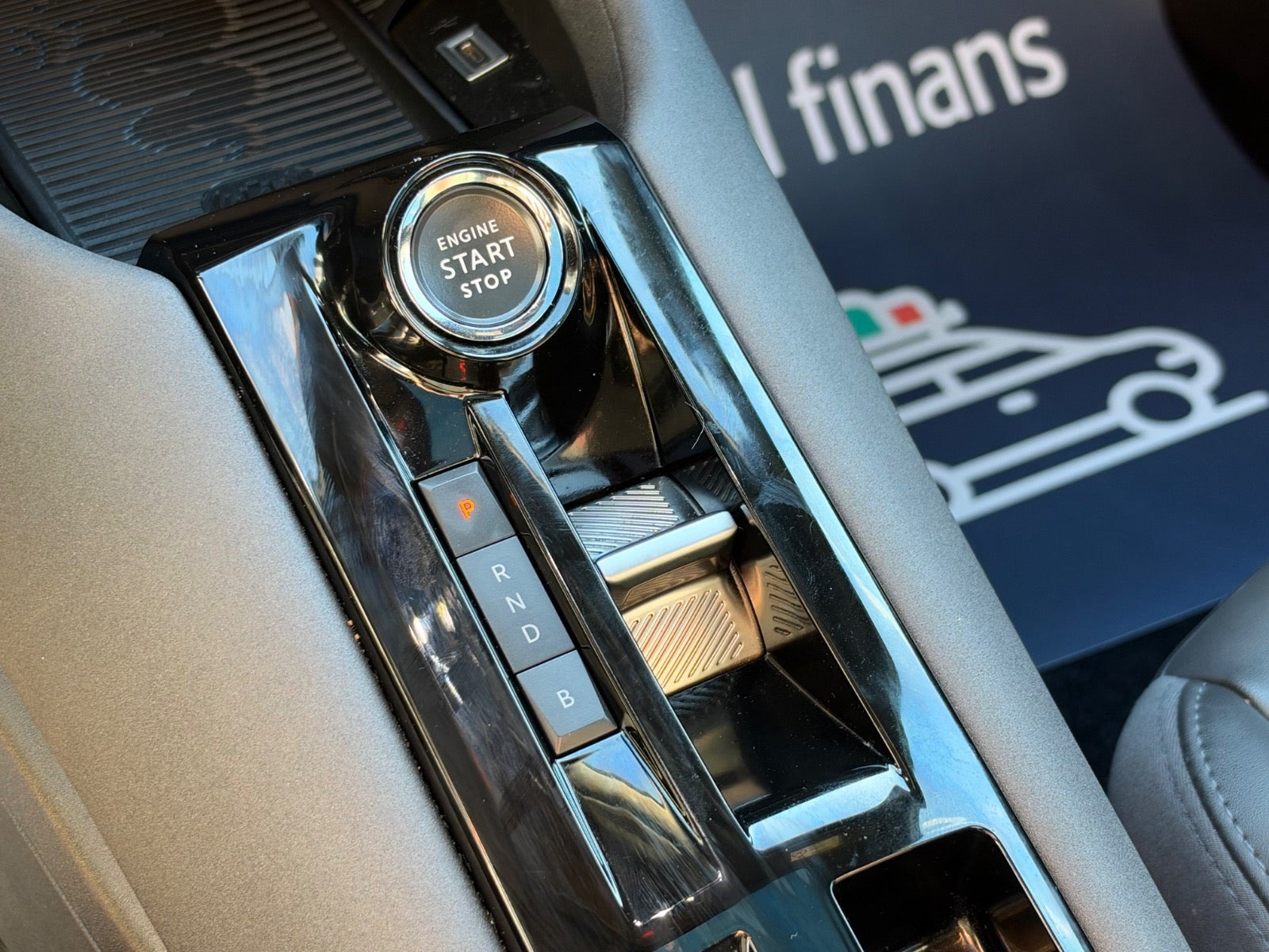 Beige Alfa Romeo Junior fra 2025