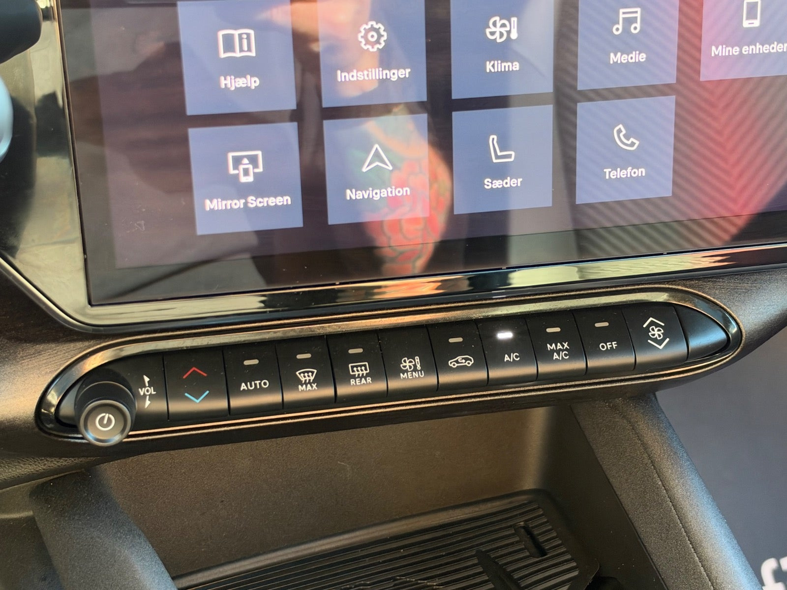 Beige Alfa Romeo Junior fra 2025
