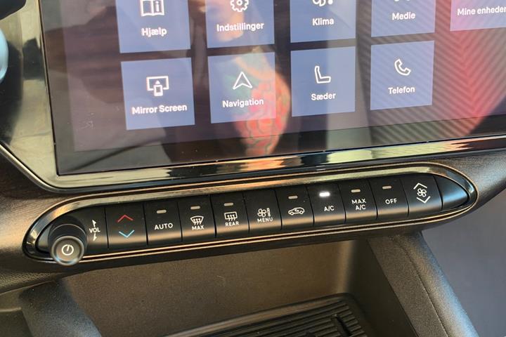Beige Alfa Romeo Junior fra 2025