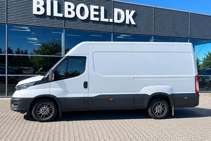 Sølv Iveco Daily fra 2024