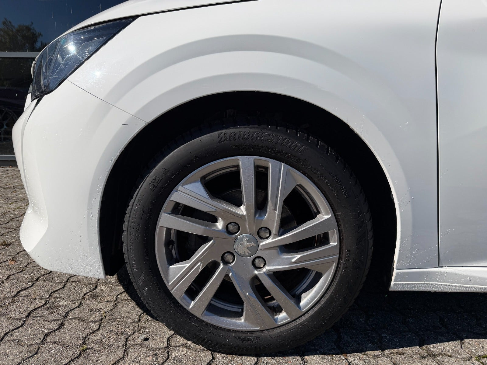 Hvid Peugeot 208 fra 2020