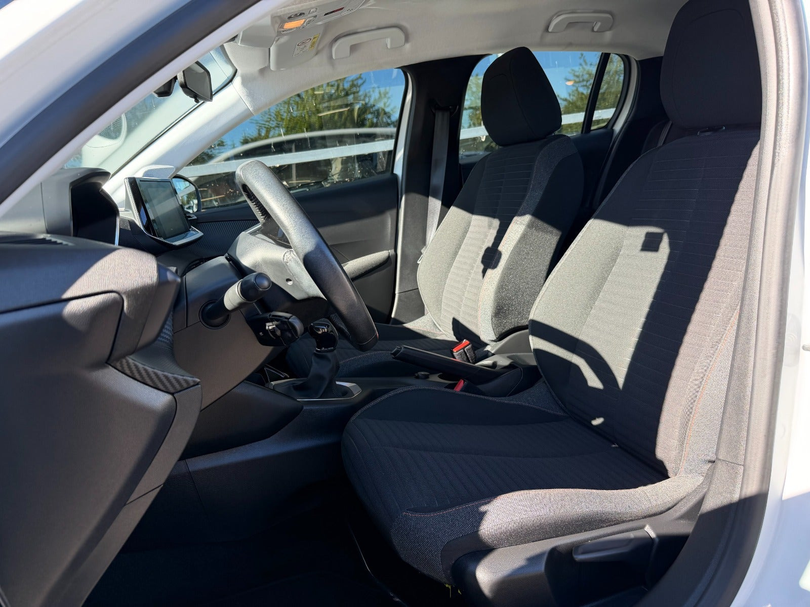 Hvid Peugeot 208 fra 2020