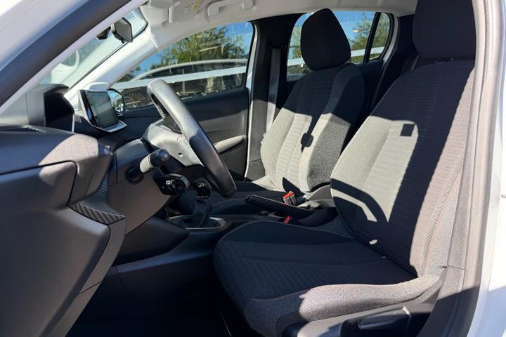 Hvid Peugeot 208 fra 2020