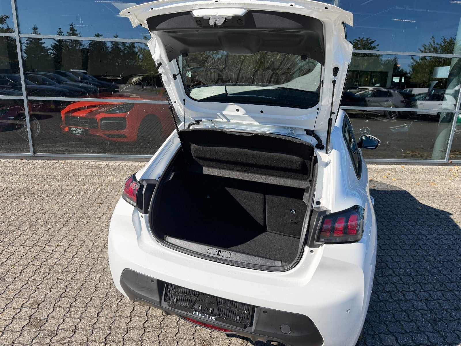 Hvid Peugeot 208 fra 2020